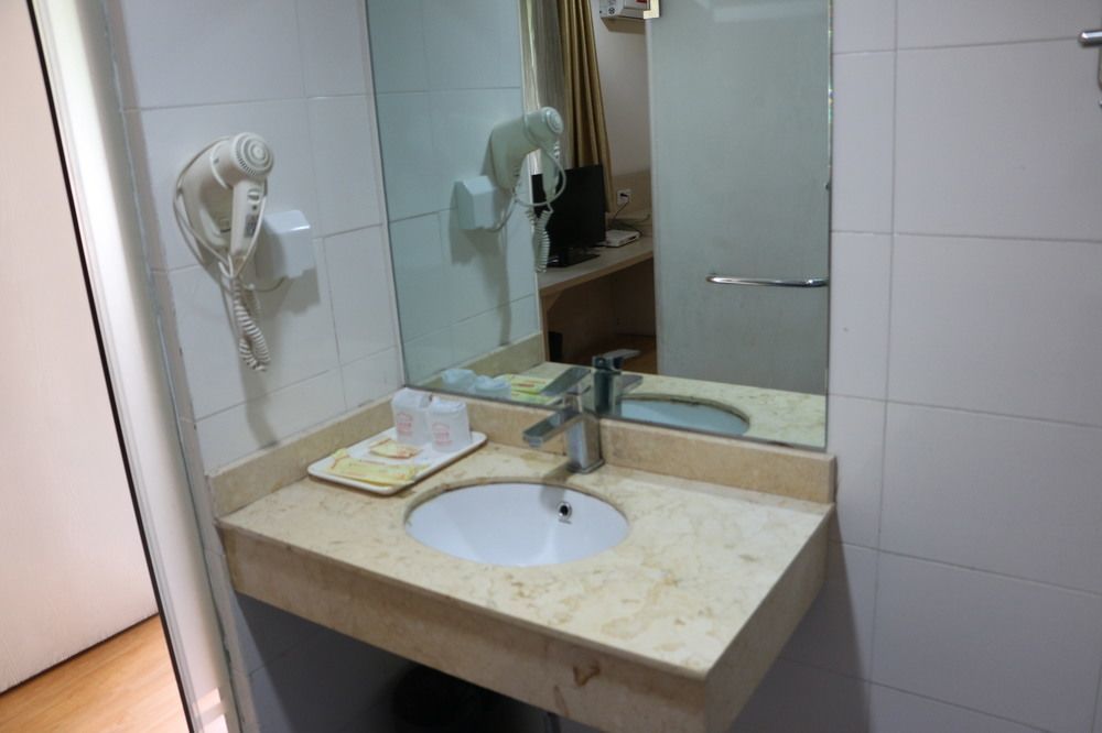Yixin Business Hotel Kuangcsou Kültér fotó